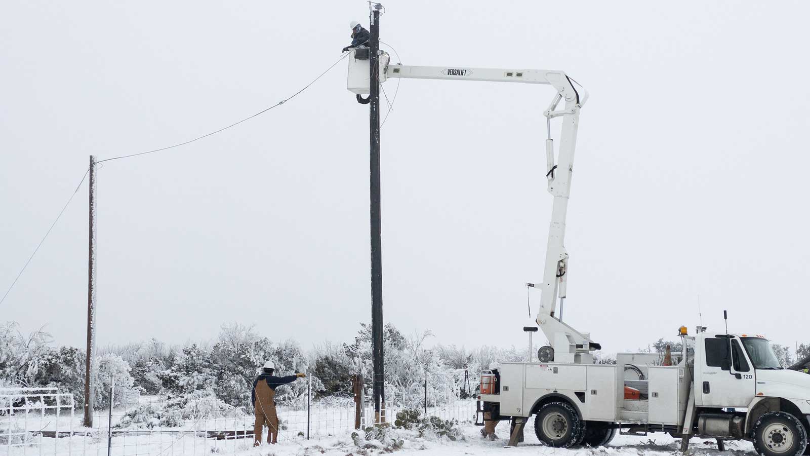 Linemen work to restore power
